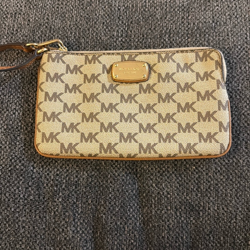 AUTHENTIC: Michael Kors Brown & Tan Wristlet